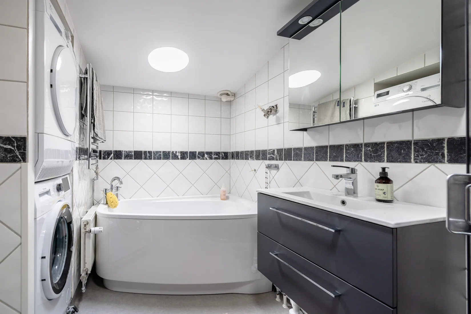 Radhus, Magasinsvägen 30, Kristinehamn