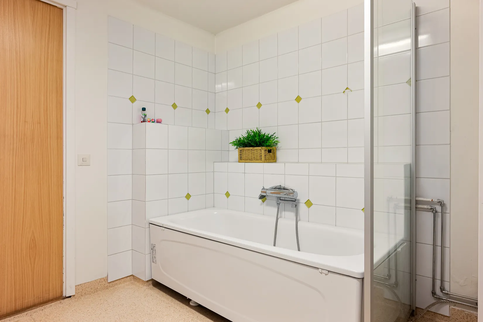 Villa, Radhus, Vattengränd 18, Väster, Nyköping