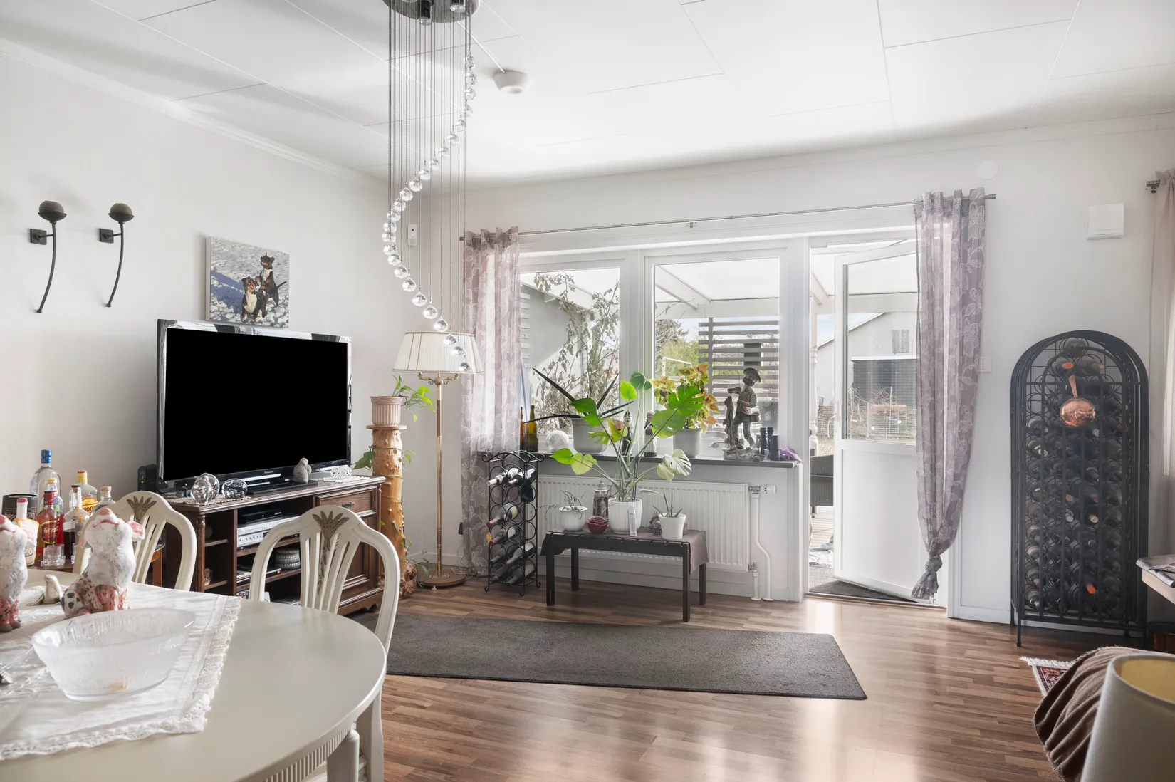 Villa, Radhus, Hantverkaregatan 2, Vara - Centralt, Vara