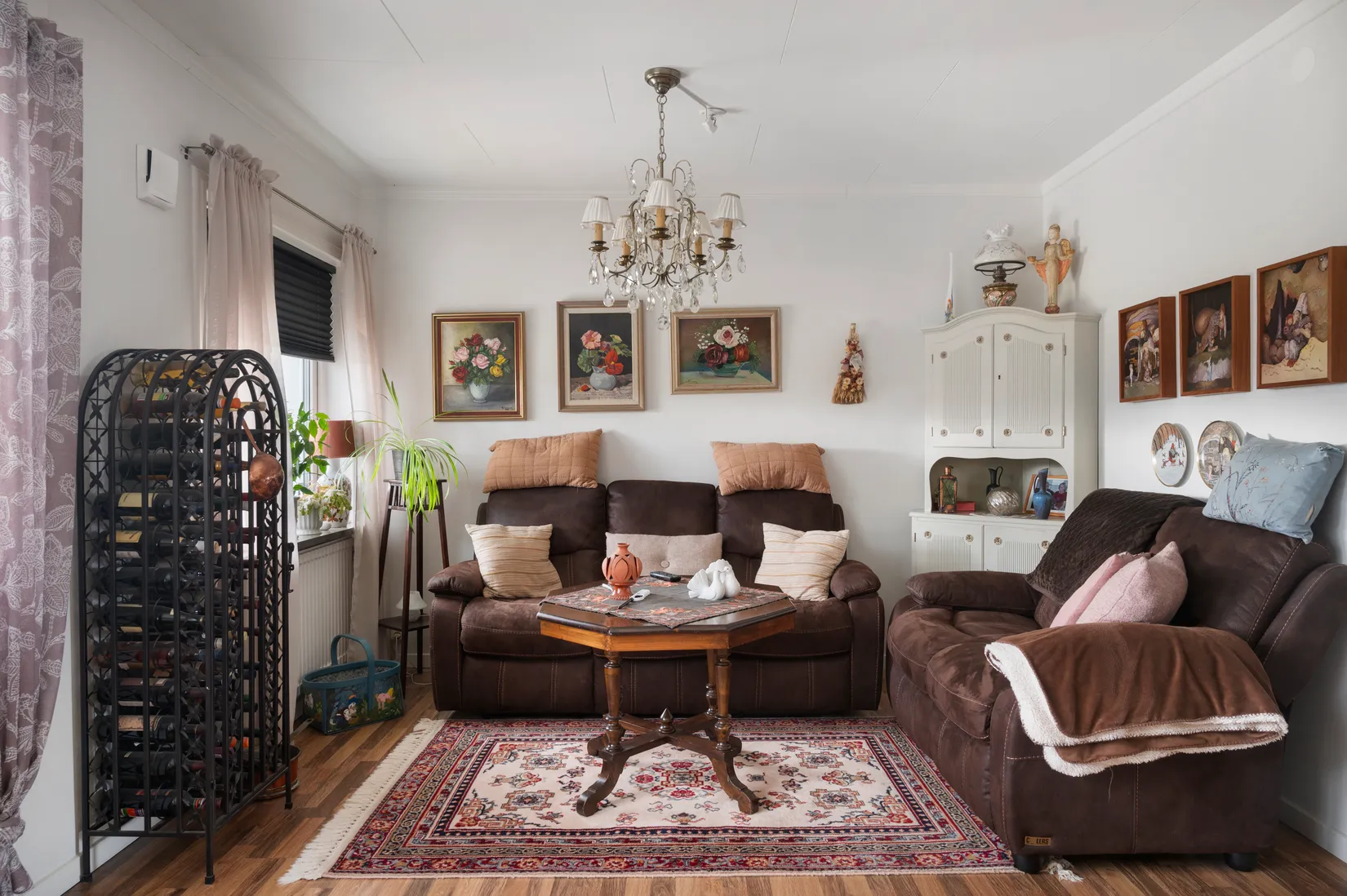 Villa, Radhus, Hantverkaregatan 2, Vara - Centralt, Vara