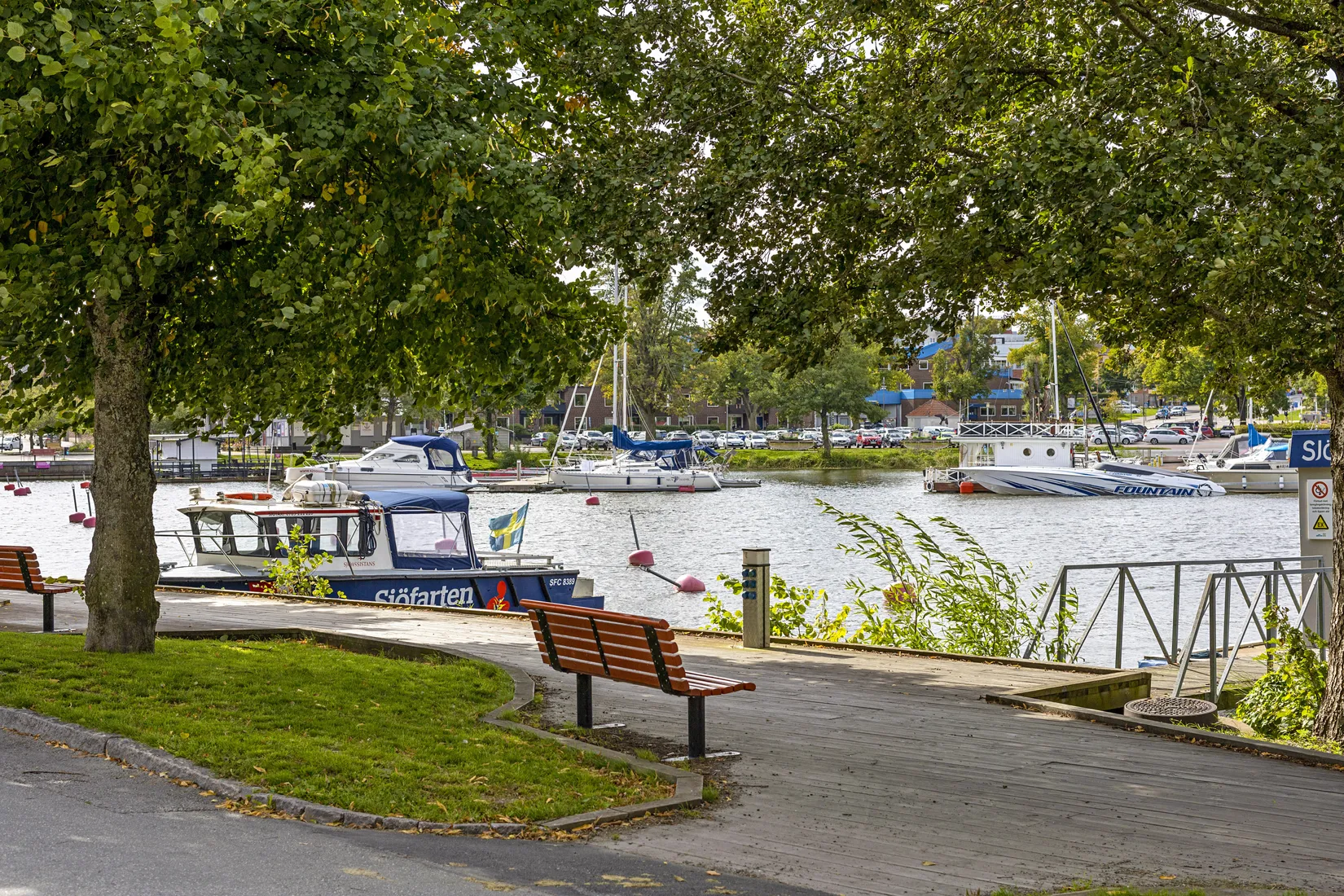 Radhus, Blåhallonvägen 19B, Strängnäs