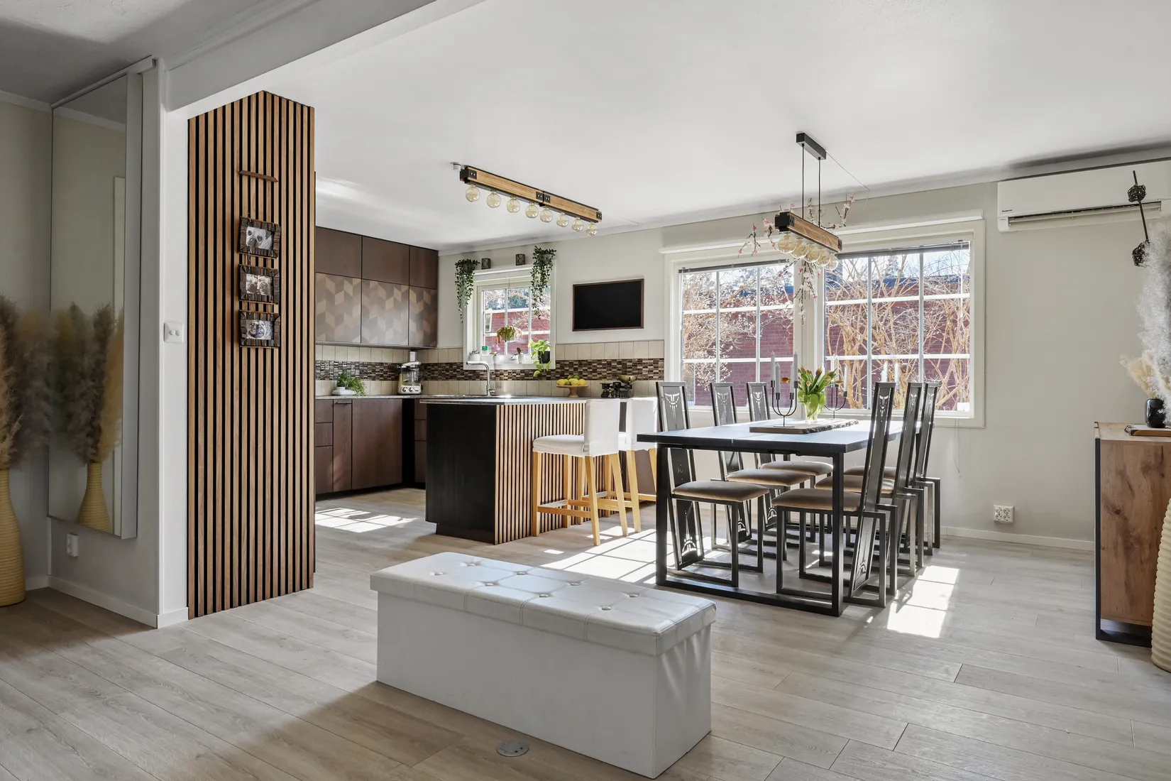 Villa, Radhus, Näckrosvägen 10, Sjukyrkoberget, Upplands Väsby
