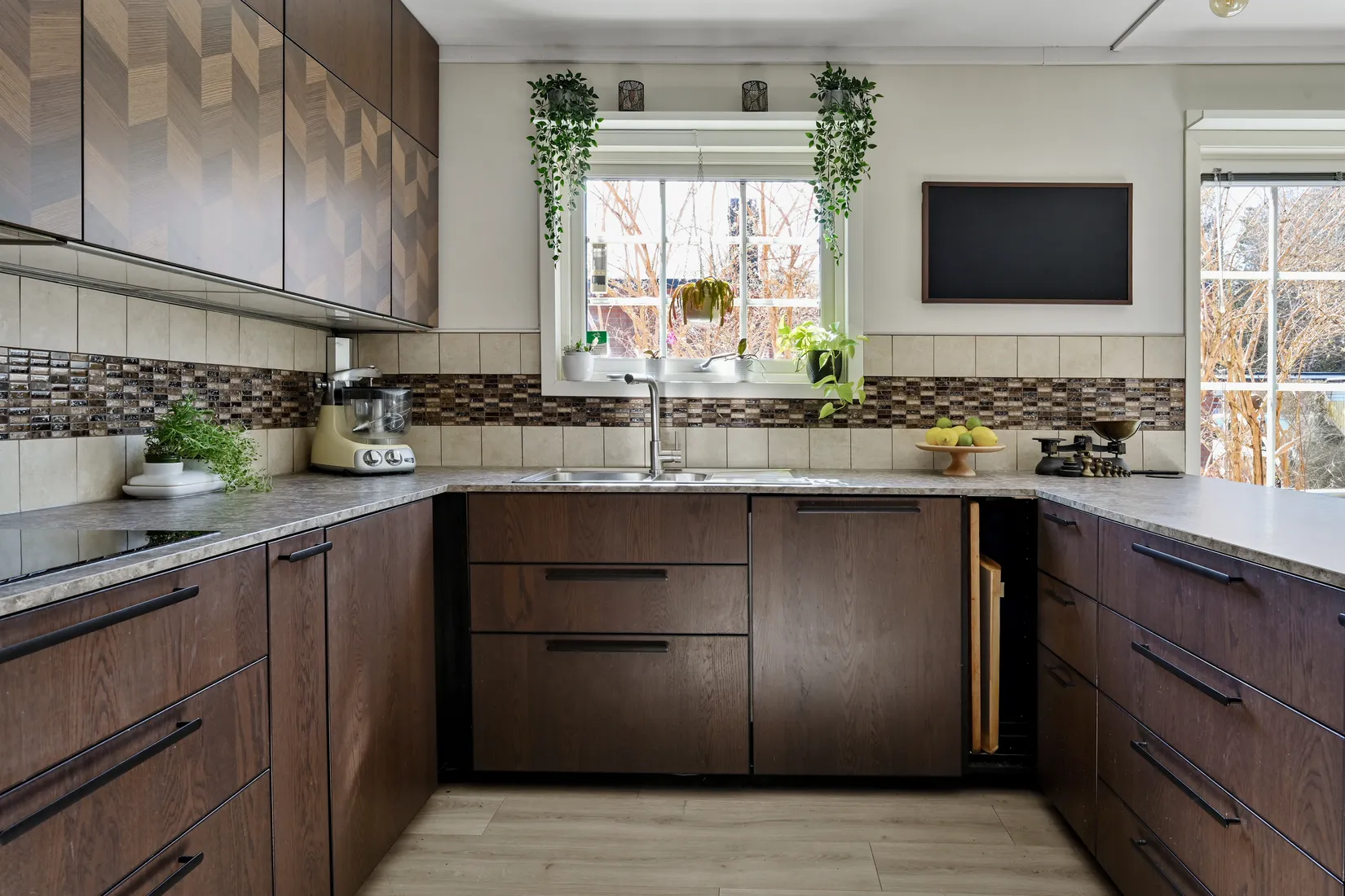 Villa, Radhus, Näckrosvägen 10, Sjukyrkoberget, Upplands Väsby