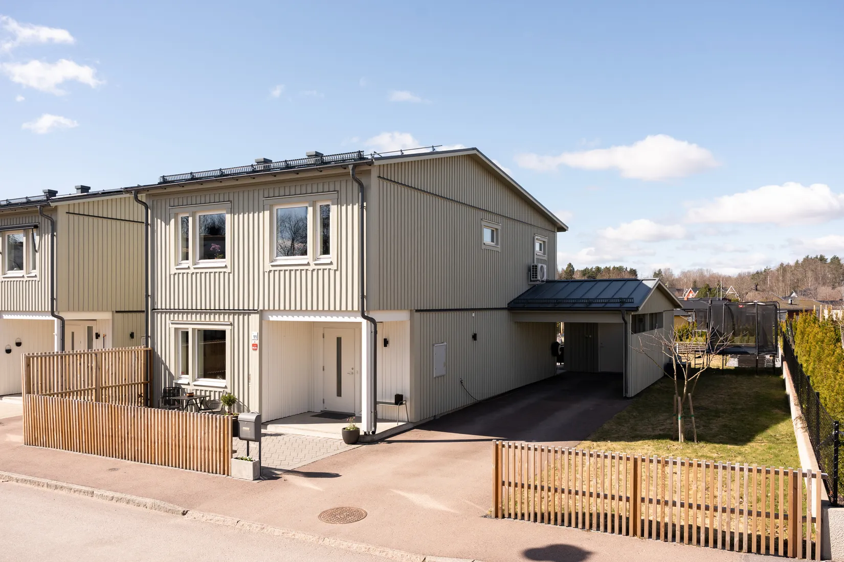 Villa, Radhus, Landerigatan 11, Nordanby, Västerås