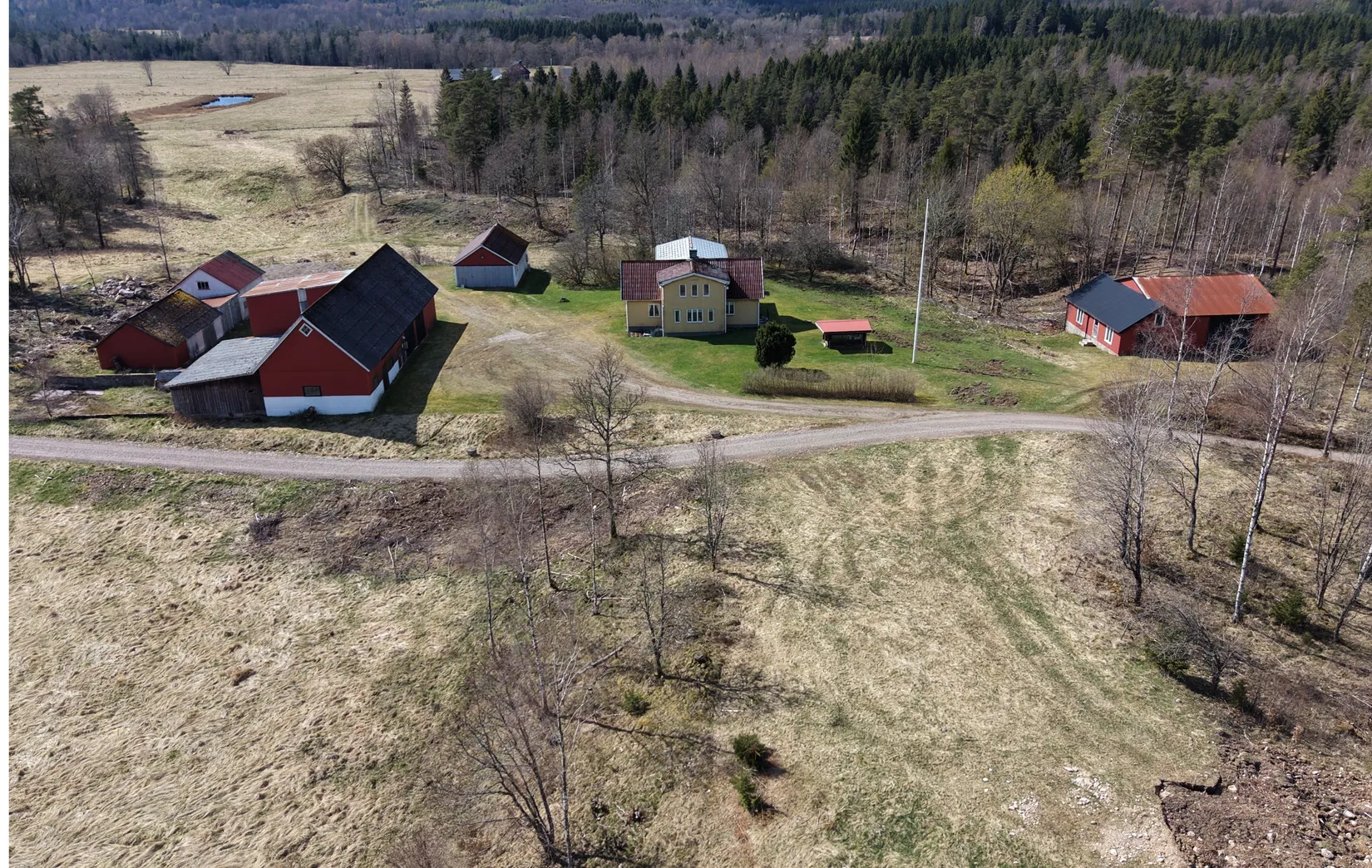 Gård/Skog, Baskered 110, Hylte