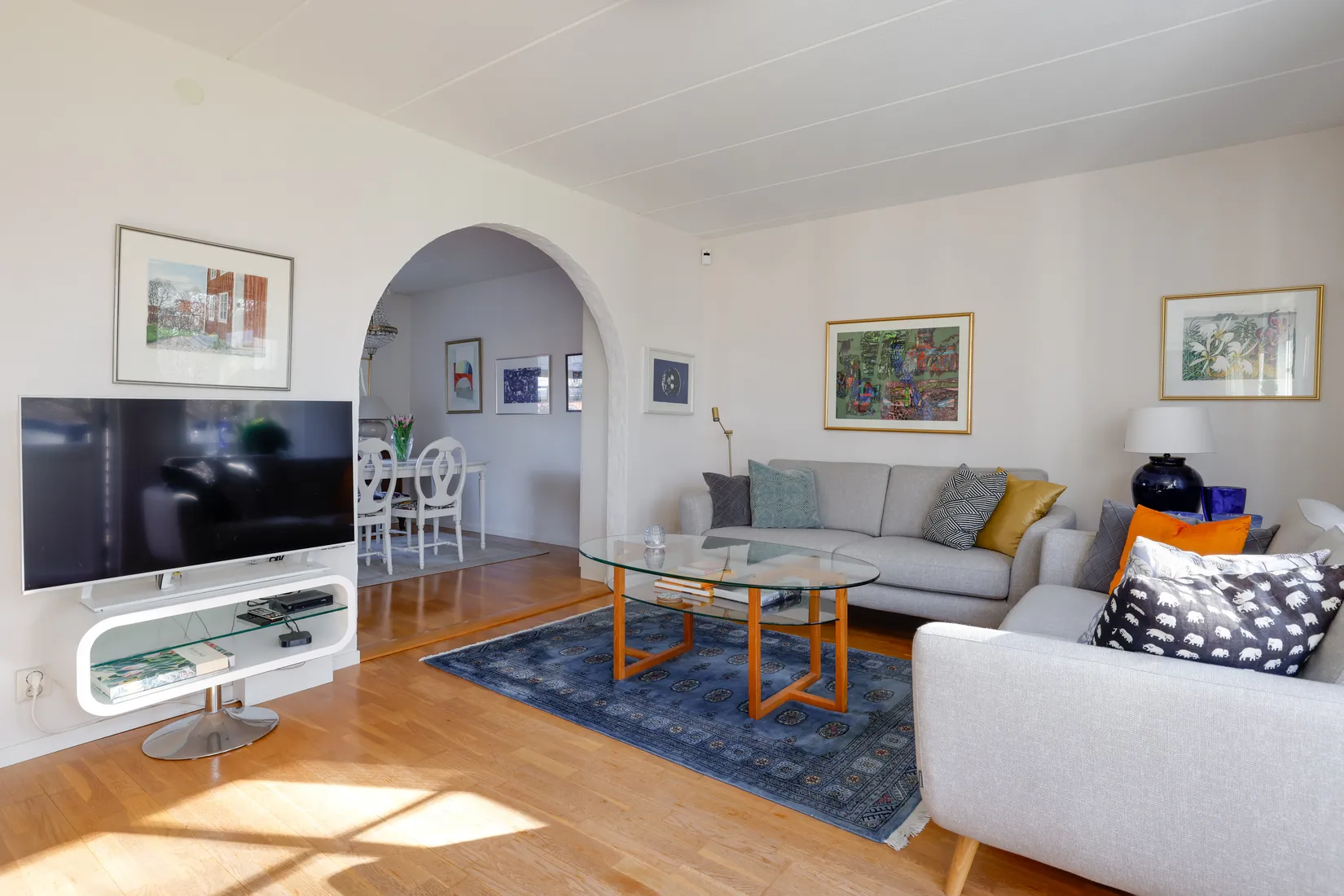 Villa, Radhus, Brevbäraregatan 11, Björkhaga, Örebro