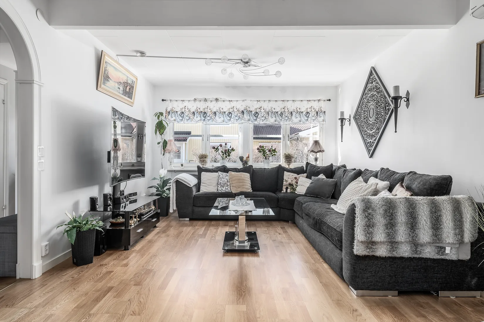 Radhus, Järnåldersringen 845, Haninge