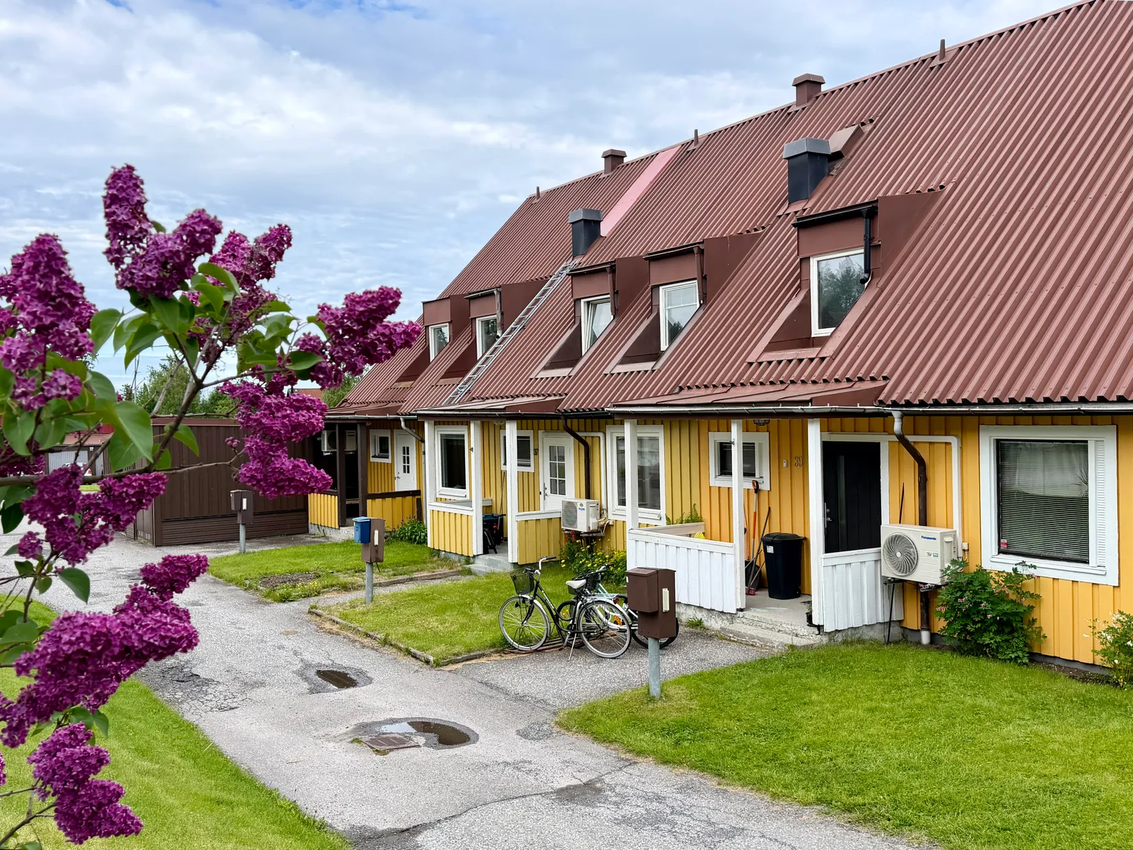 Radhus, Furuvägen 37, Hälletorp/Bondsjöstaden, Härnösand