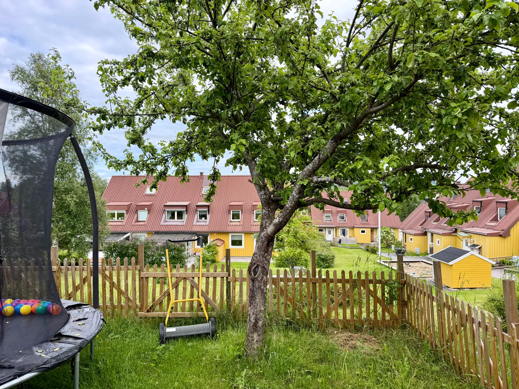 Radhus, Furuvägen 37, Hälletorp/Bondsjöstaden, Härnösand