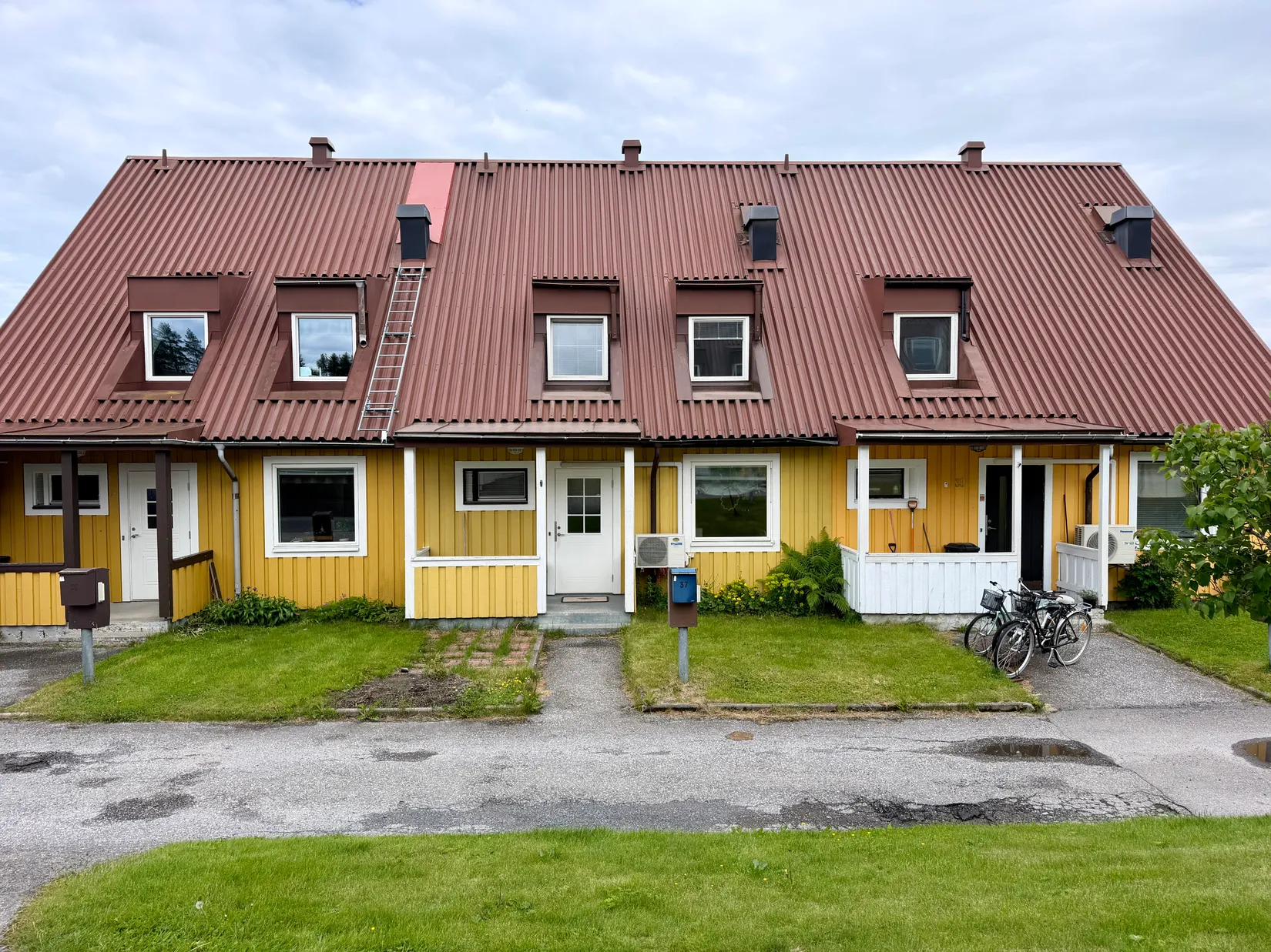 Radhus, Furuvägen 37, Hälletorp/Bondsjöstaden, Härnösand