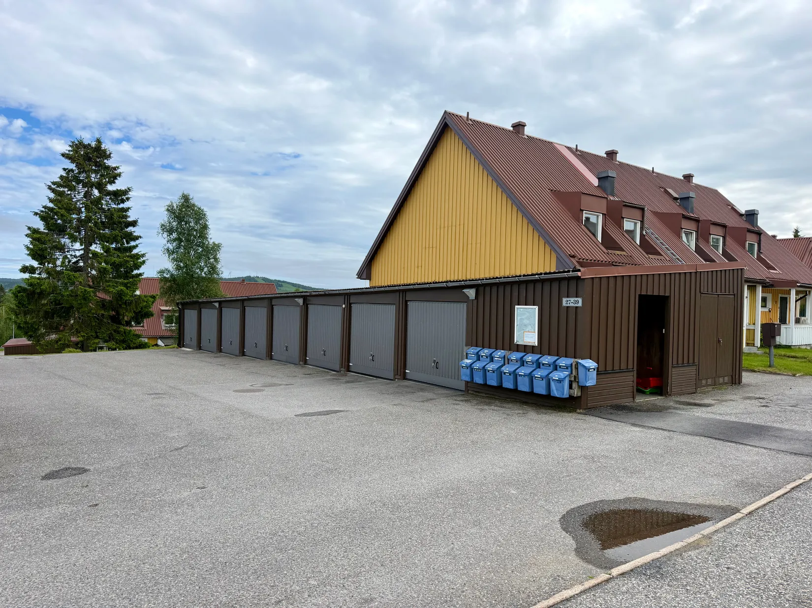 Radhus, Furuvägen 37, Hälletorp/Bondsjöstaden, Härnösand