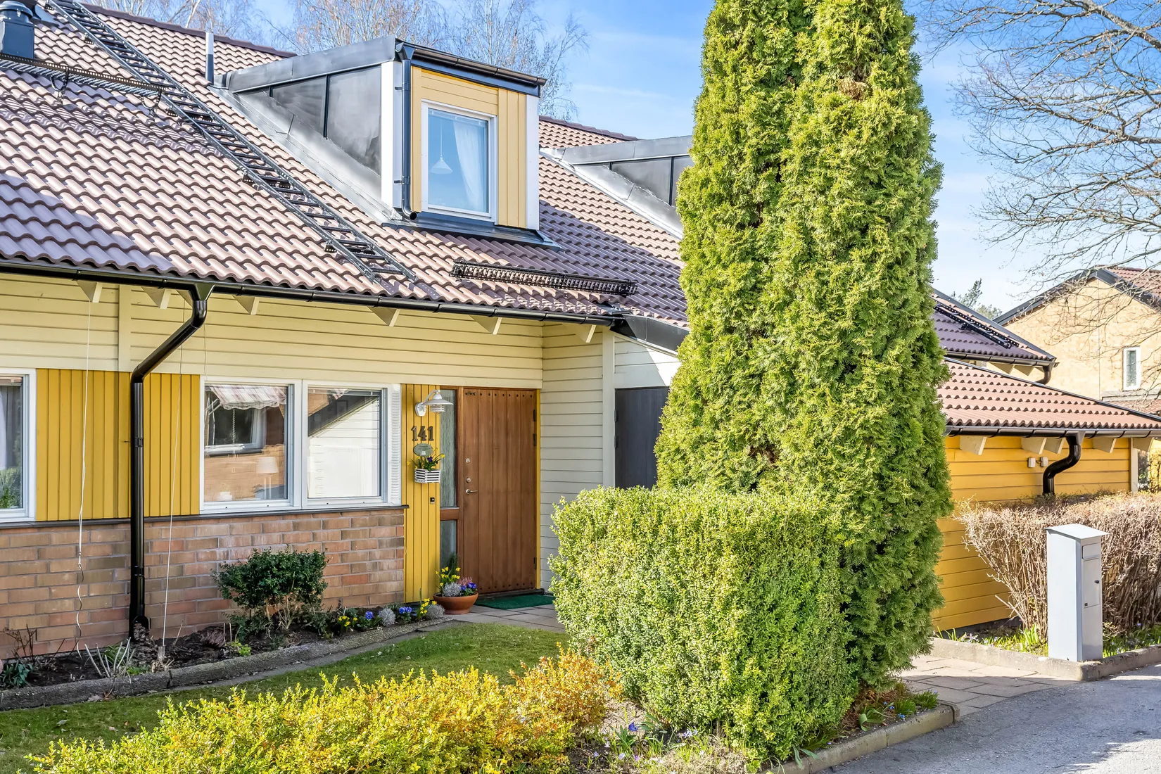 Radhus, Axel Swartlings gata 141, Klockaretorpet, Norrköping