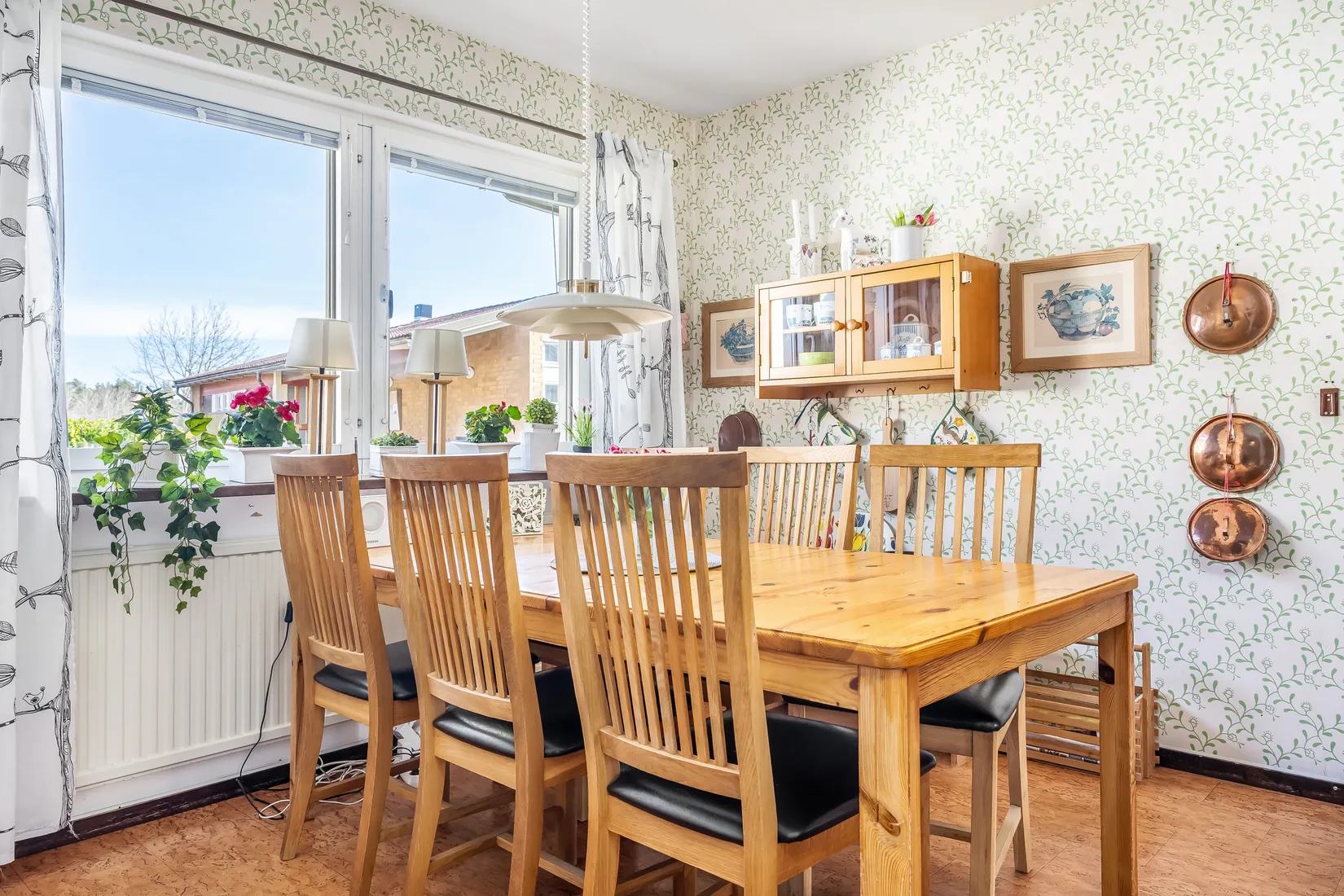 Radhus, Axel Swartlings gata 141, Klockaretorpet, Norrköping