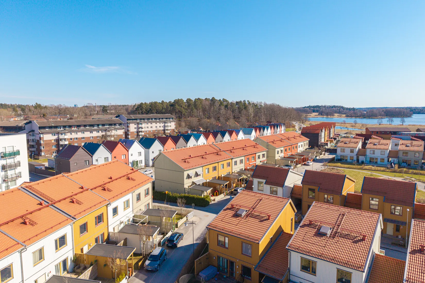 Radhus, Älvsundavägen 16, Eds Allé, Upplands Väsby