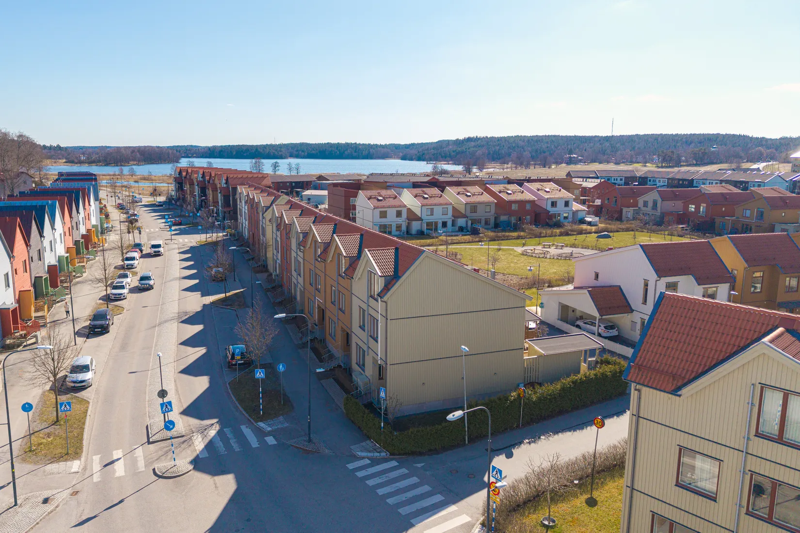 Radhus, Älvsundavägen 16, Eds Allé, Upplands Väsby