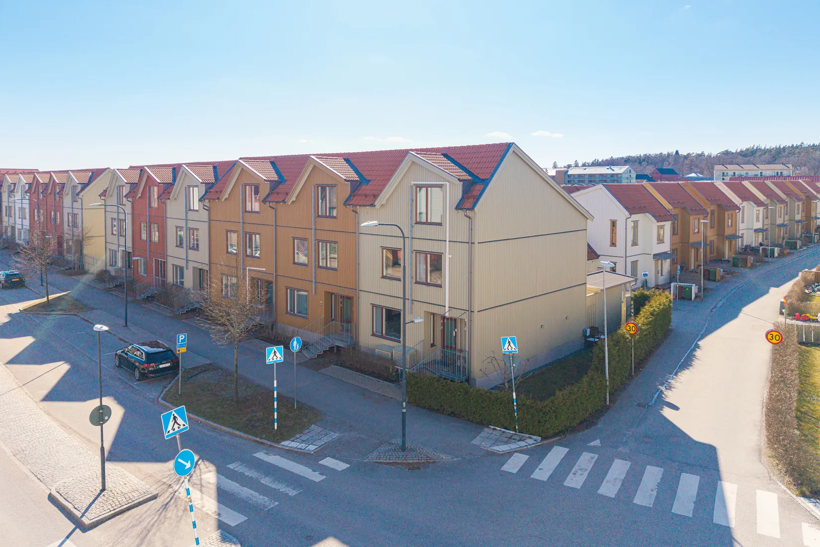 Radhus, Älvsundavägen 16, Eds Allé, Upplands Väsby
