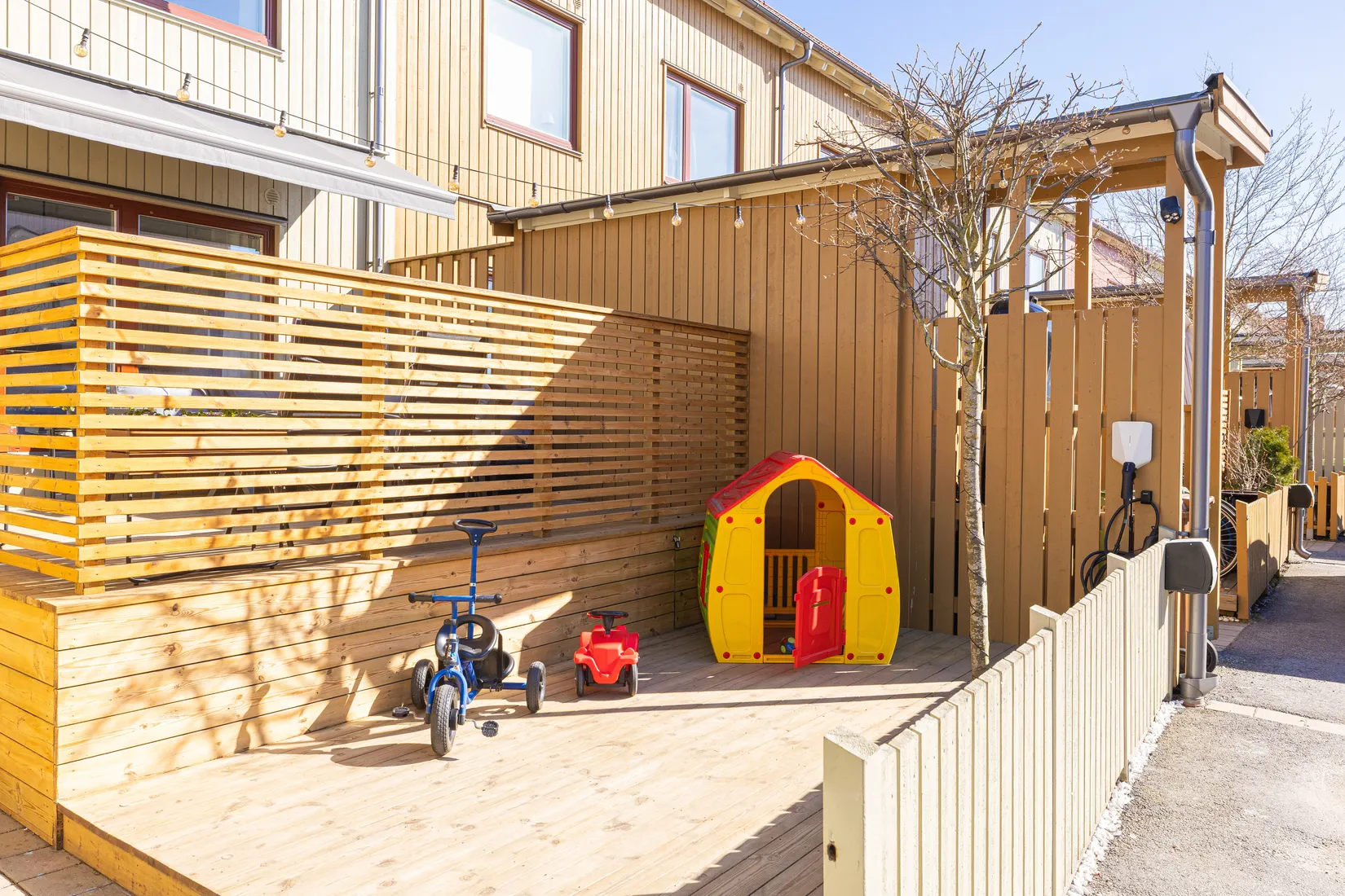 Radhus, Älvsundavägen 16, Eds Allé, Upplands Väsby