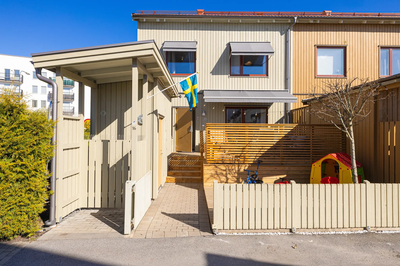 Radhus, Älvsundavägen 16, Eds Allé, Upplands Väsby