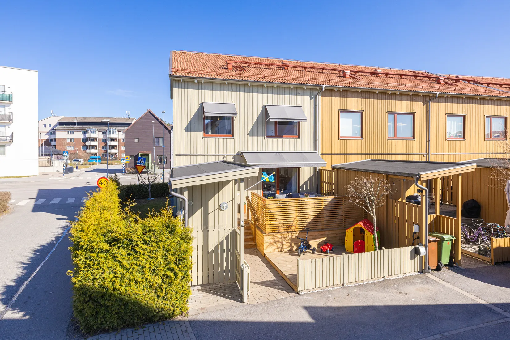 Radhus, Älvsundavägen 16, Eds Allé, Upplands Väsby