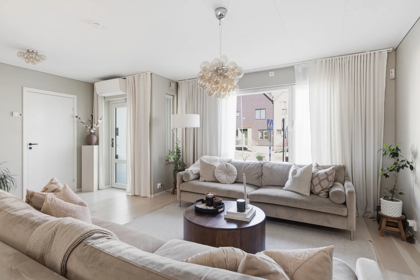 Radhus, Älvsundavägen 16, Eds Allé, Upplands Väsby