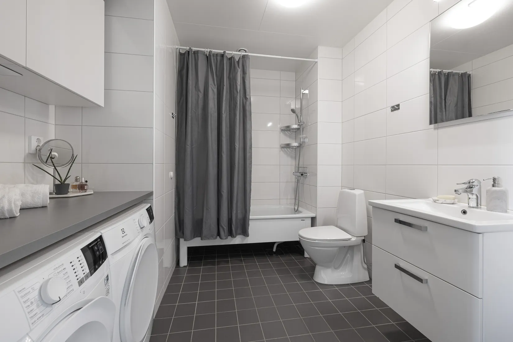 Radhus, Älvsundavägen 16, Eds Allé, Upplands Väsby