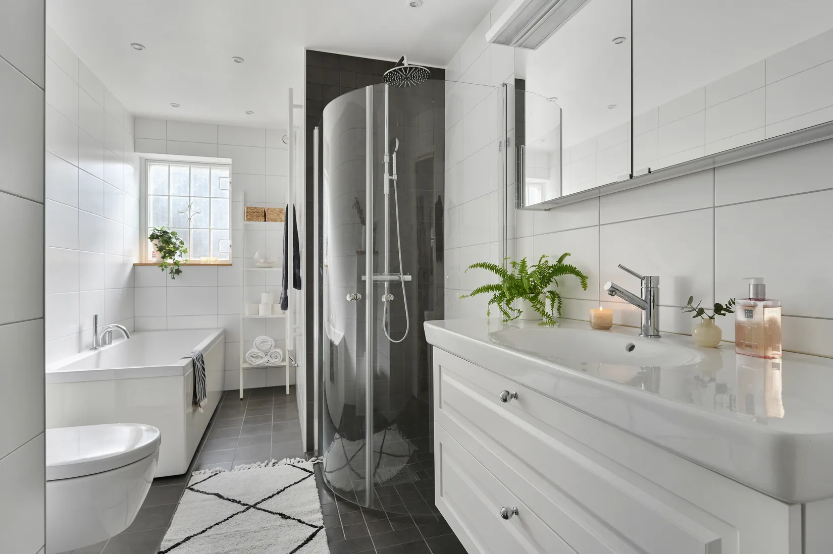 Radhus, Skjutbanevägen 17, Helenelund/Fågelsången, Sollentuna