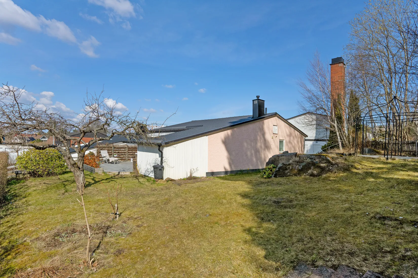 Radhus, Skjutbanevägen 17, Helenelund/Fågelsången, Sollentuna