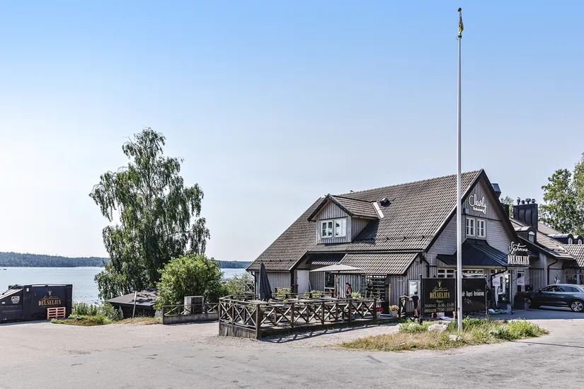 Villa, Radhus, Bruncronas väg 11, Värmdö - Haghulta, Värmdö