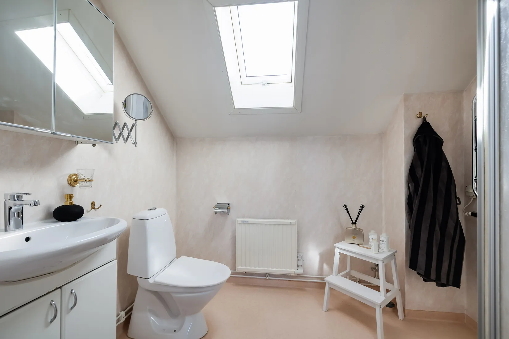 Villa, Mossbanegatan 3, Haga, Kumla