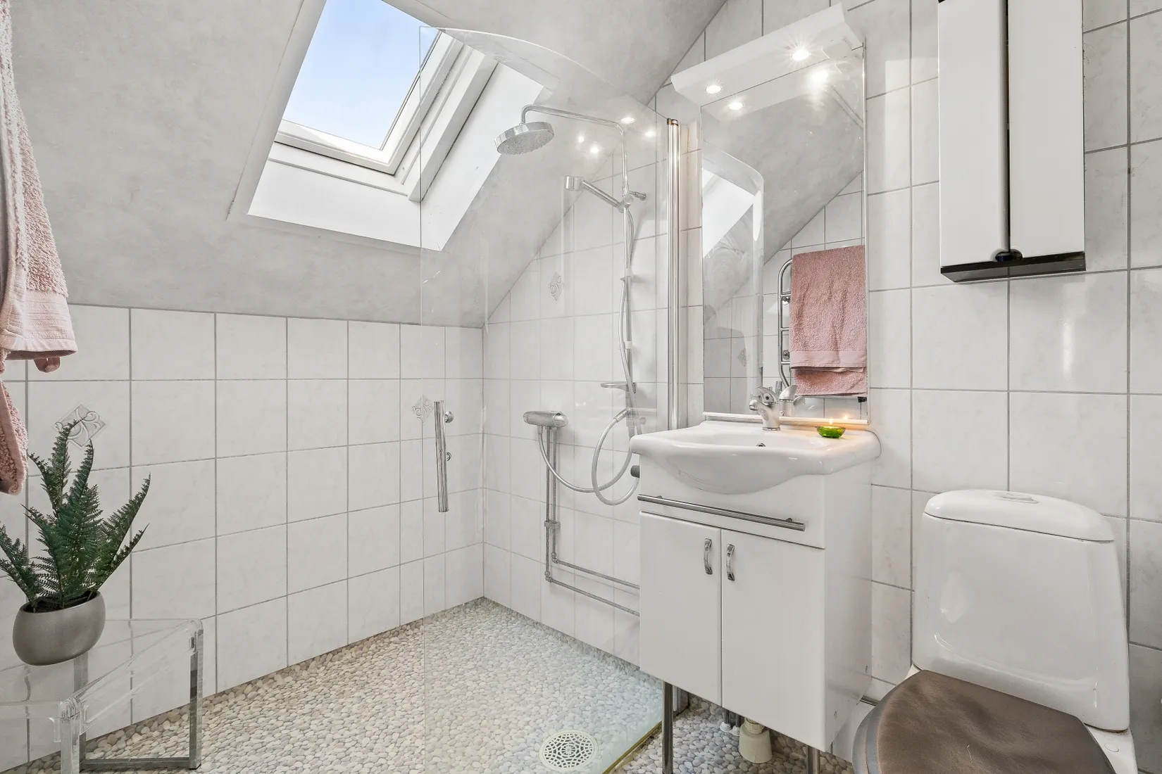 Villa, Radhus, Murkelvägen 240, Skånsta, Österåker