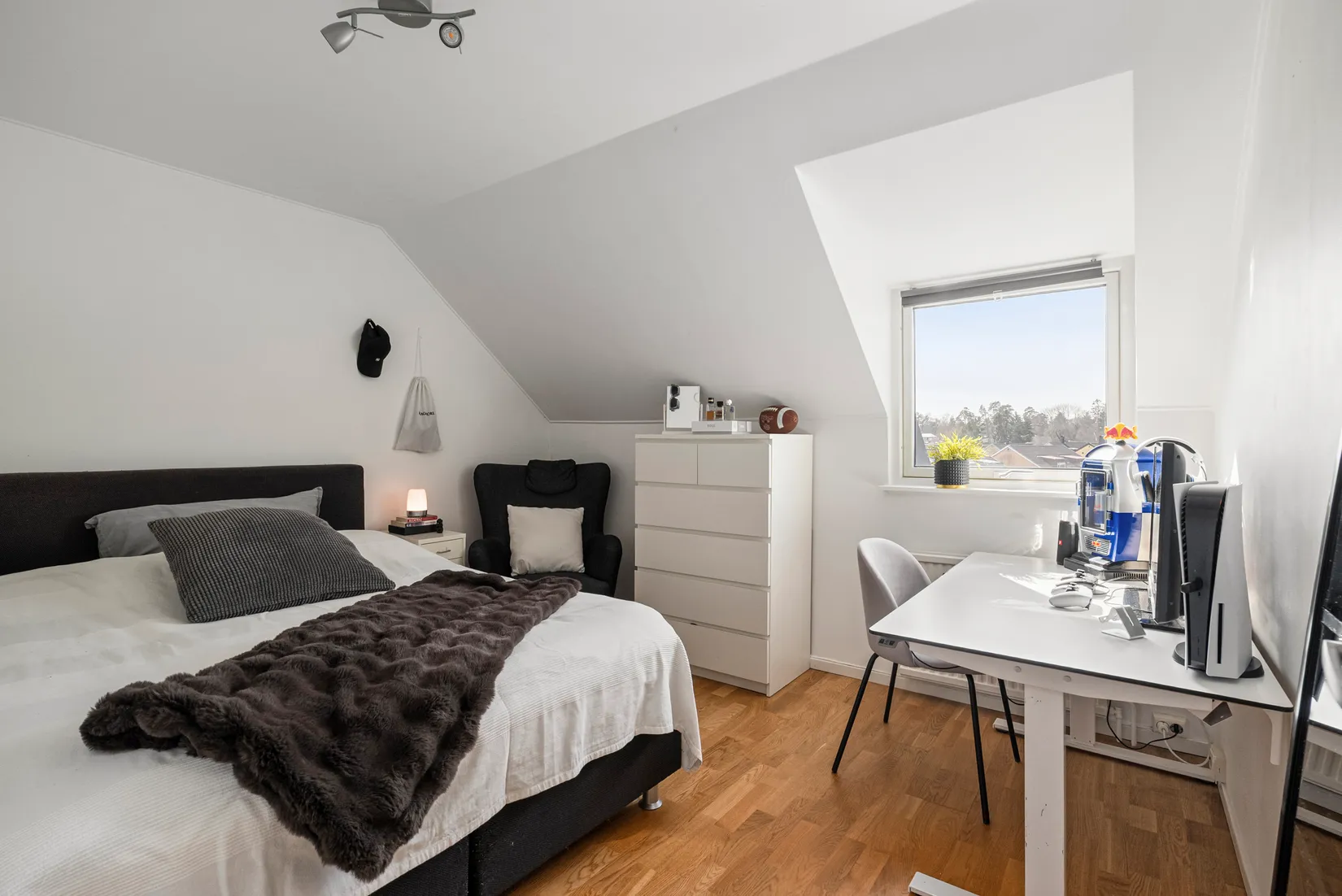 Villa, Radhus, Basgränd 24, Kälvesta, Stockholm