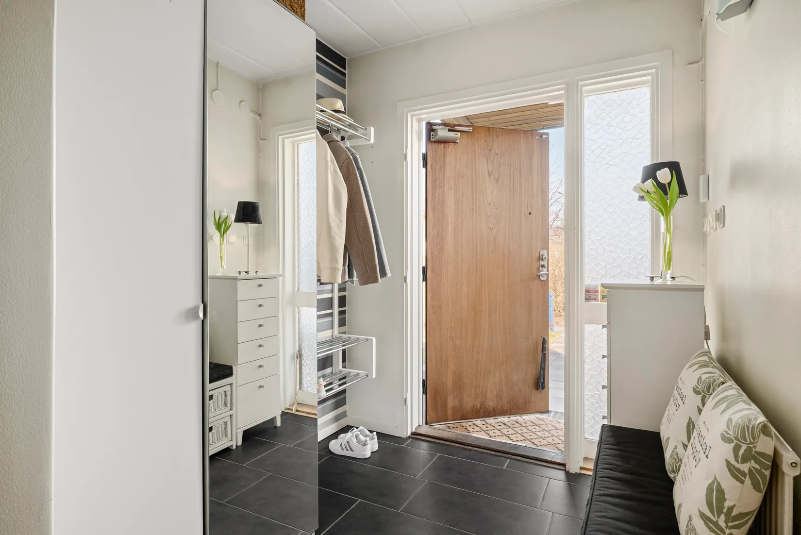 Villa, Radhus, Basgränd 24, Kälvesta, Stockholm