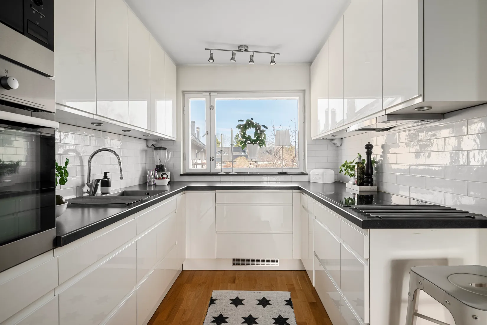 Villa, Radhus, Basgränd 24, Kälvesta, Stockholm