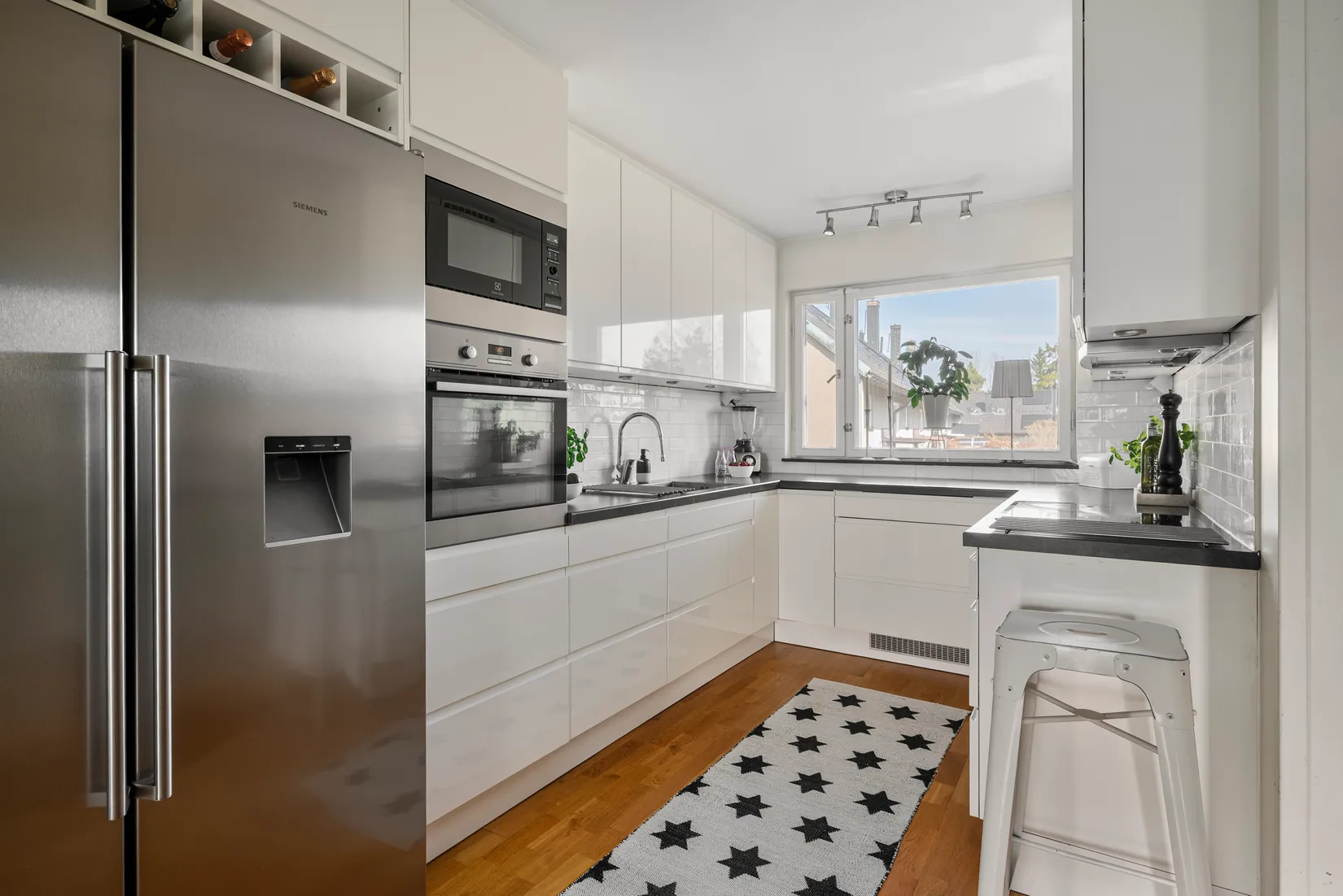 Villa, Radhus, Basgränd 24, Kälvesta, Stockholm