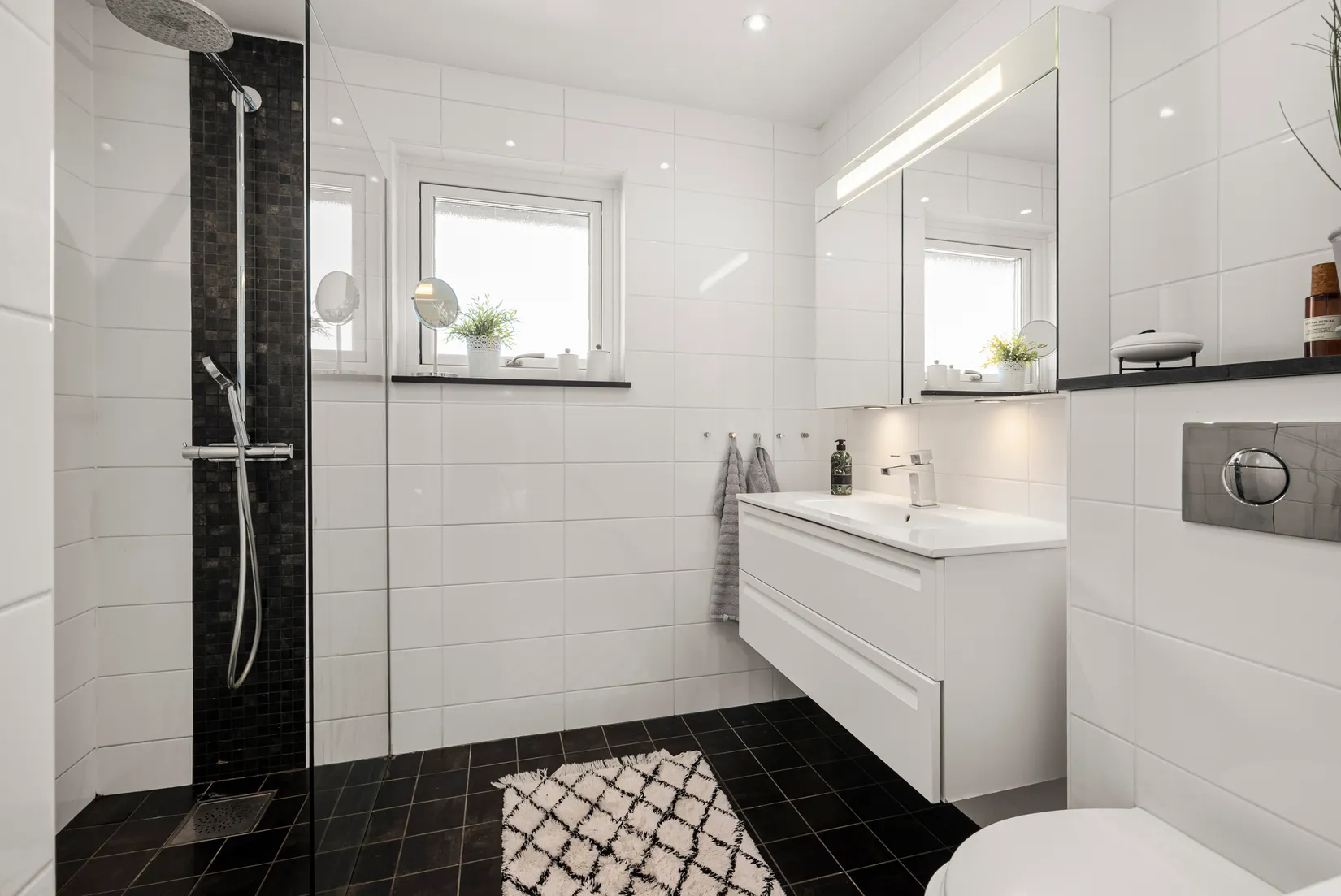 Villa, Radhus, Basgränd 24, Kälvesta, Stockholm