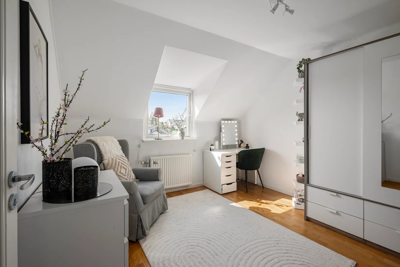 Villa, Radhus, Basgränd 24, Kälvesta, Stockholm