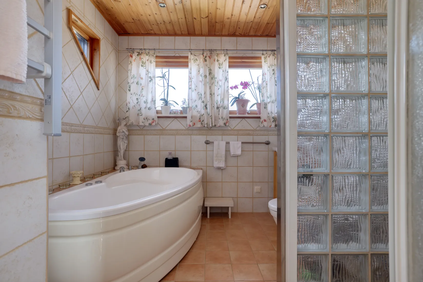 Villa, Lövåsvägen 15, Adolfsberg, Örebro