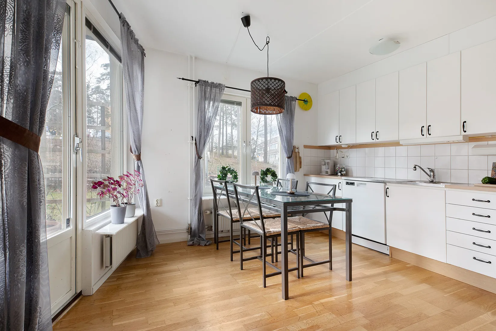 Bostadsrätt, Ringvägen 16, markplan, Kungsängen centrum, Upplands-Bro