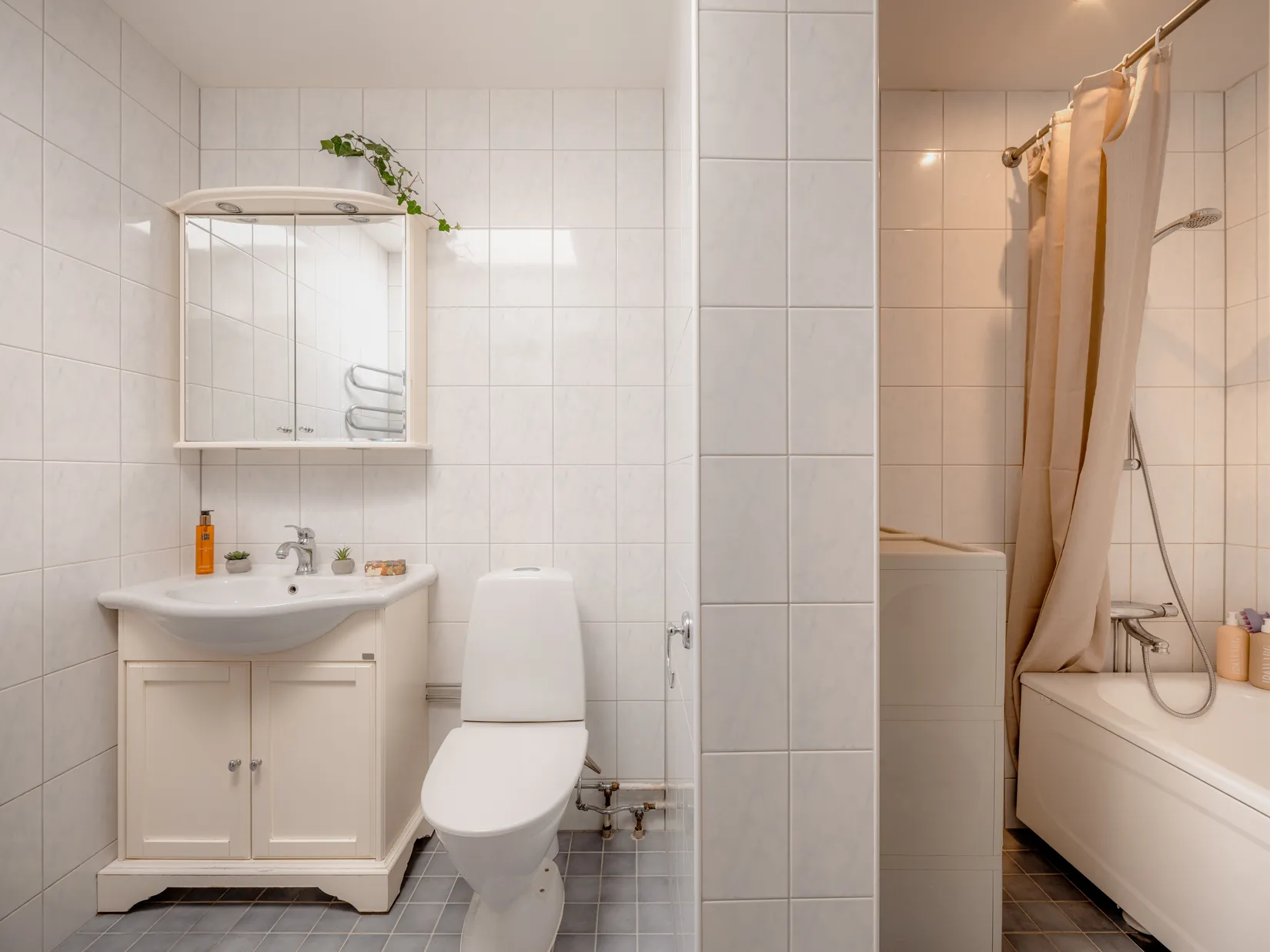 Villa, Radhus, Lomvägen 381, Kärrdal, Sollentuna