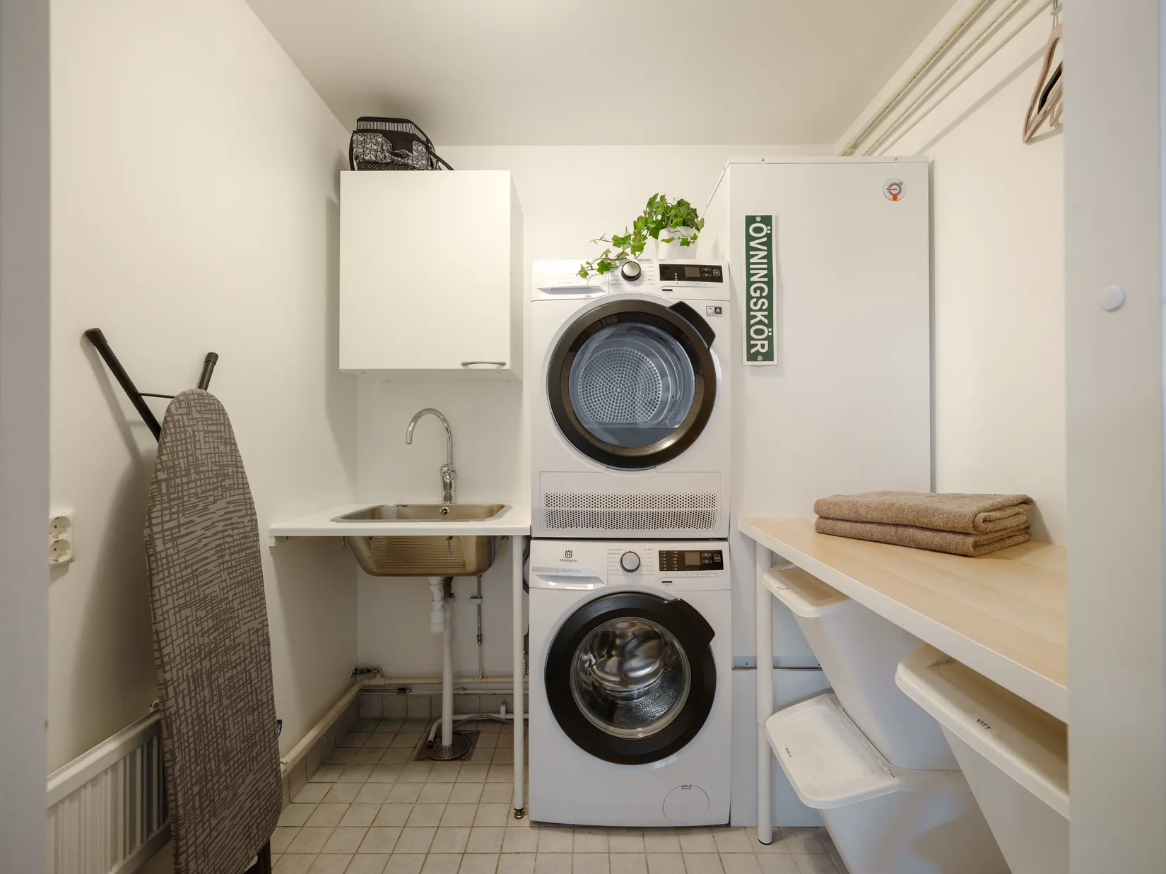 Villa, Radhus, Lomvägen 381, Kärrdal, Sollentuna