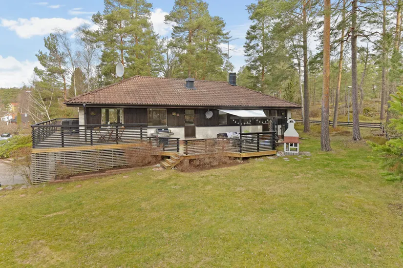 Villa, Sadelvägen 14, Vattmyra, Järfälla