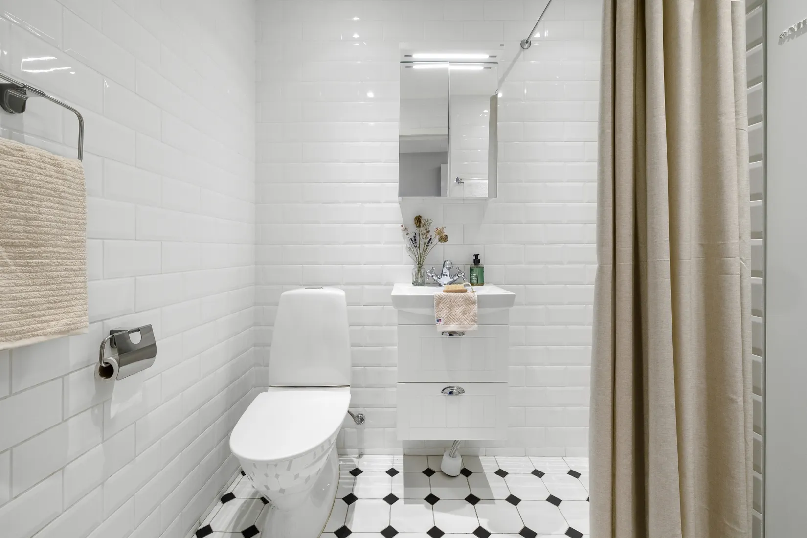 Villa, Radhus, Ingefasts väg 87, Täby kyrkby, Täby