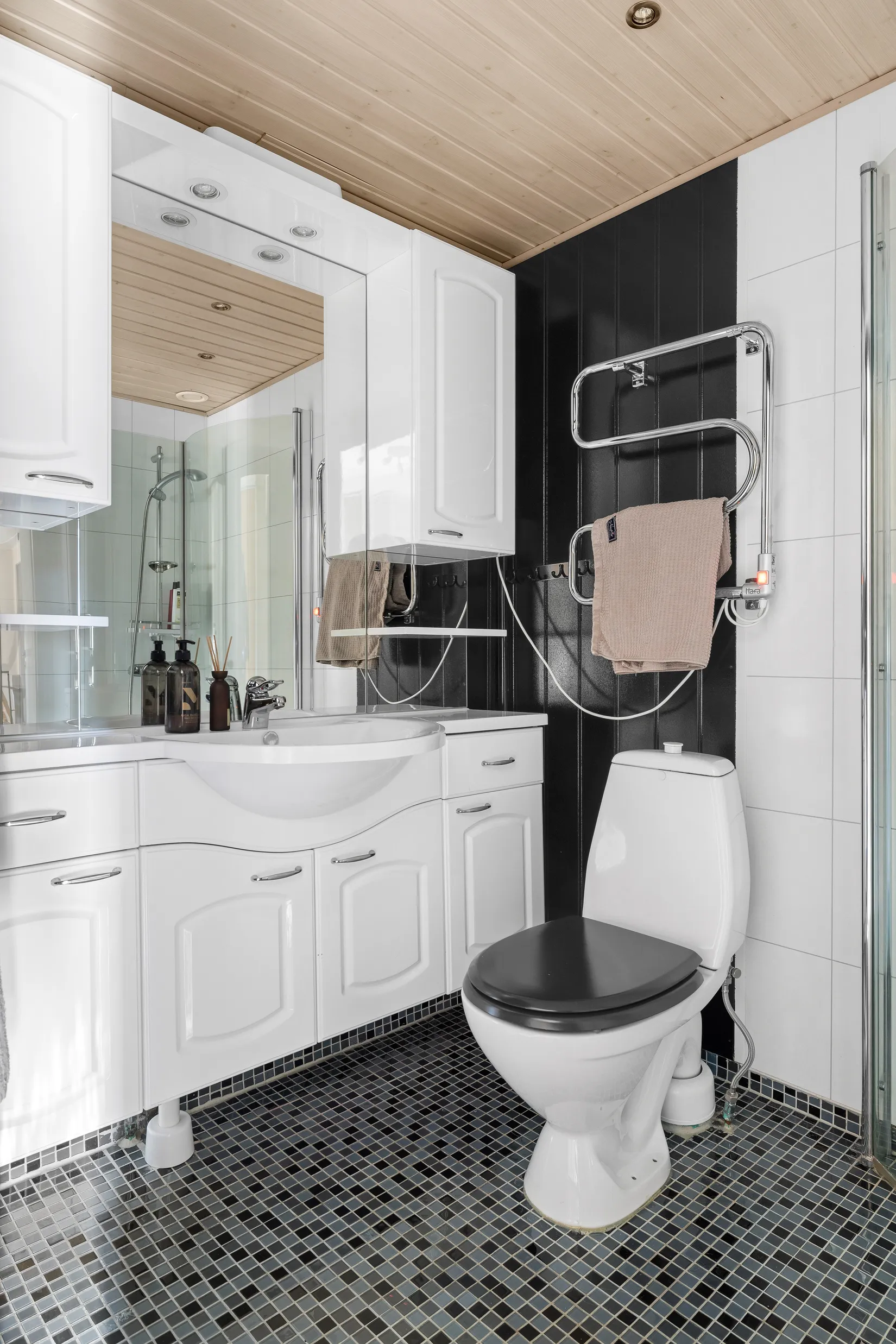 Villa, Radhus, Båtsbacken 2B, Hagviken, Håbo