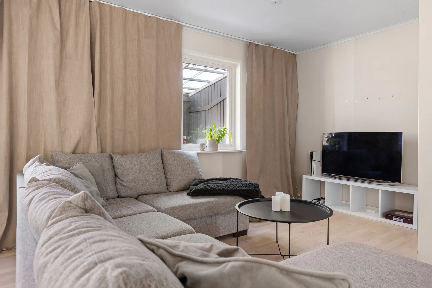 Villa, Radhus, Båtsbacken 2B, Hagviken, Håbo