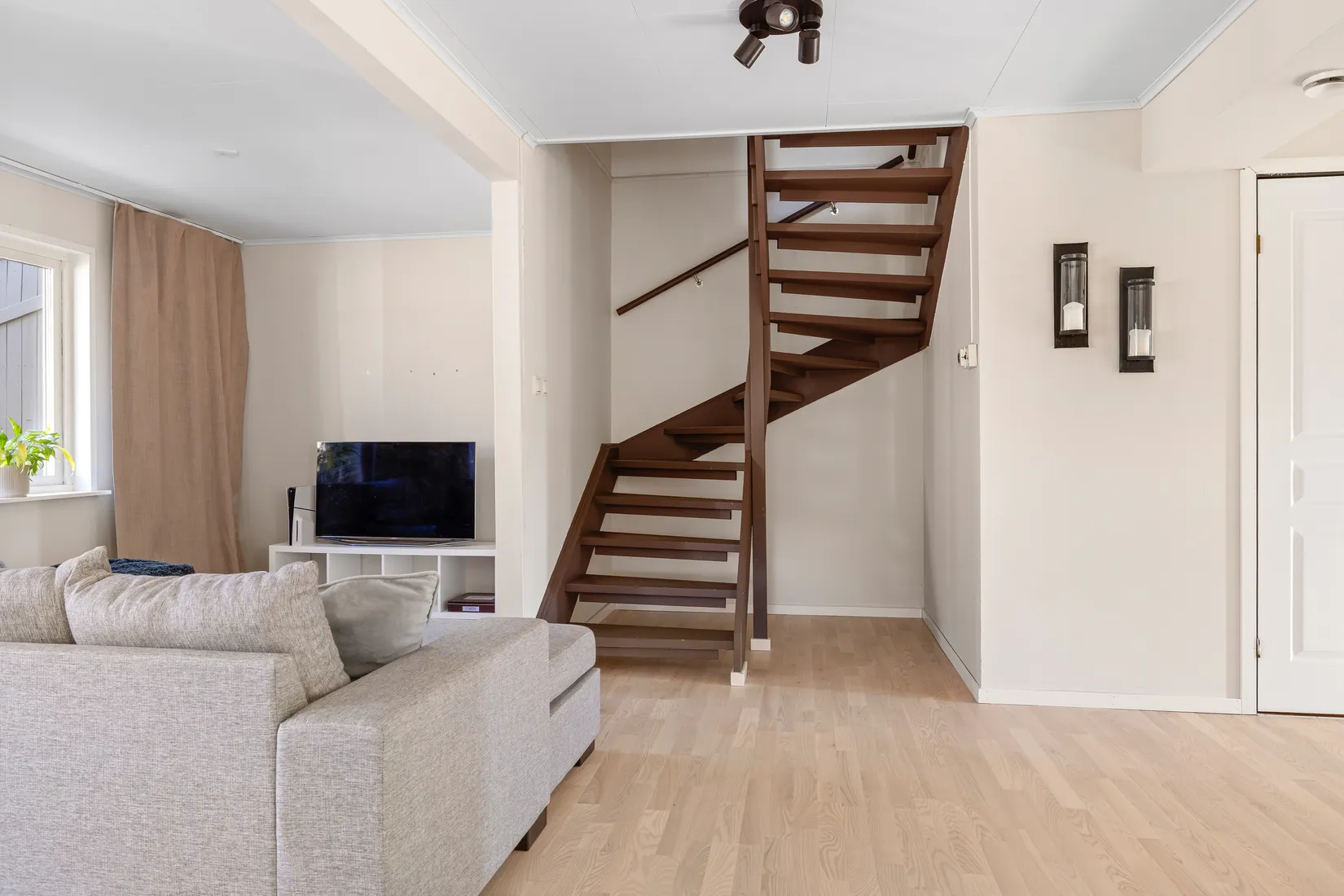 Villa, Radhus, Båtsbacken 2B, Hagviken, Håbo