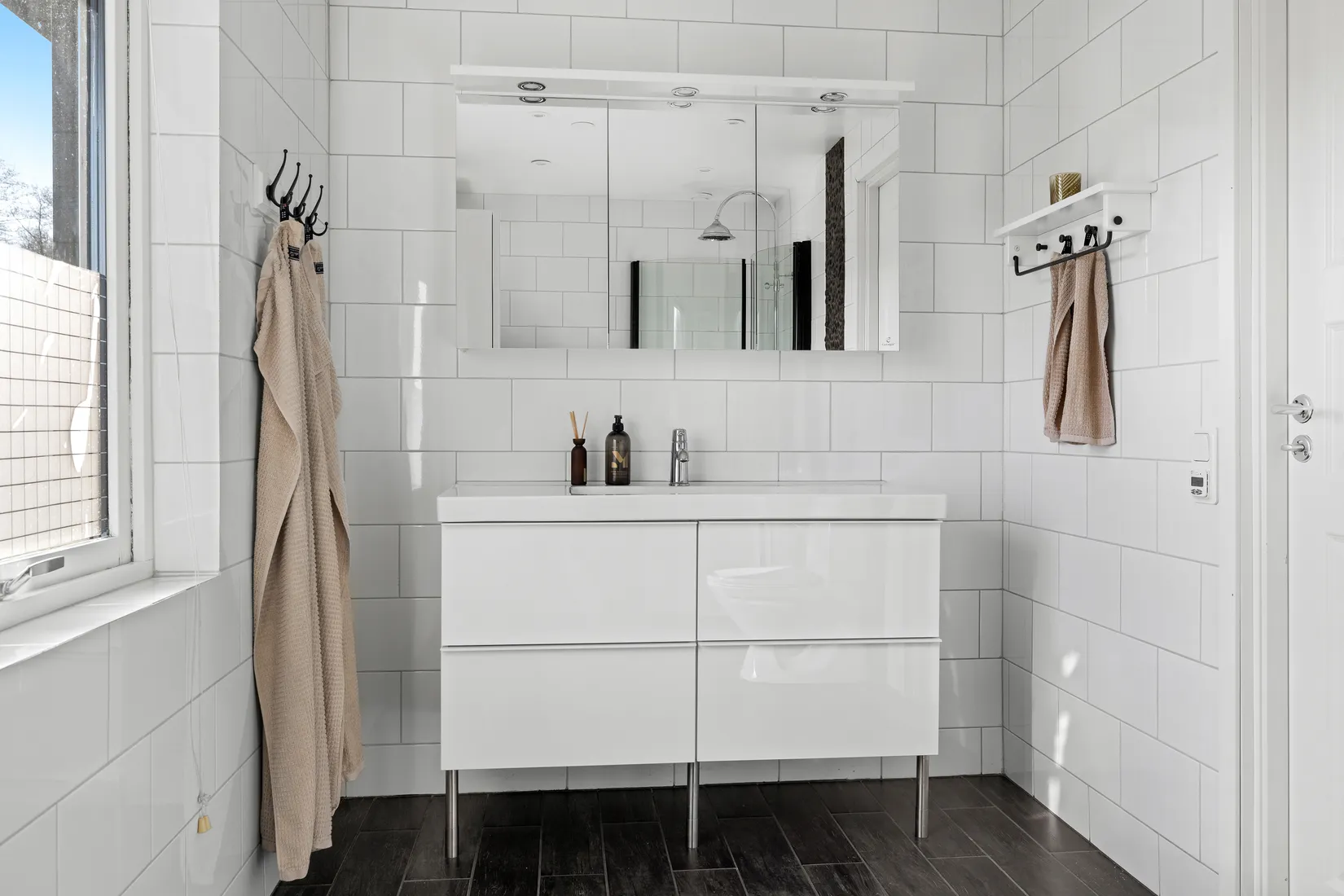 Villa, Radhus, Båtsbacken 2B, Hagviken, Håbo