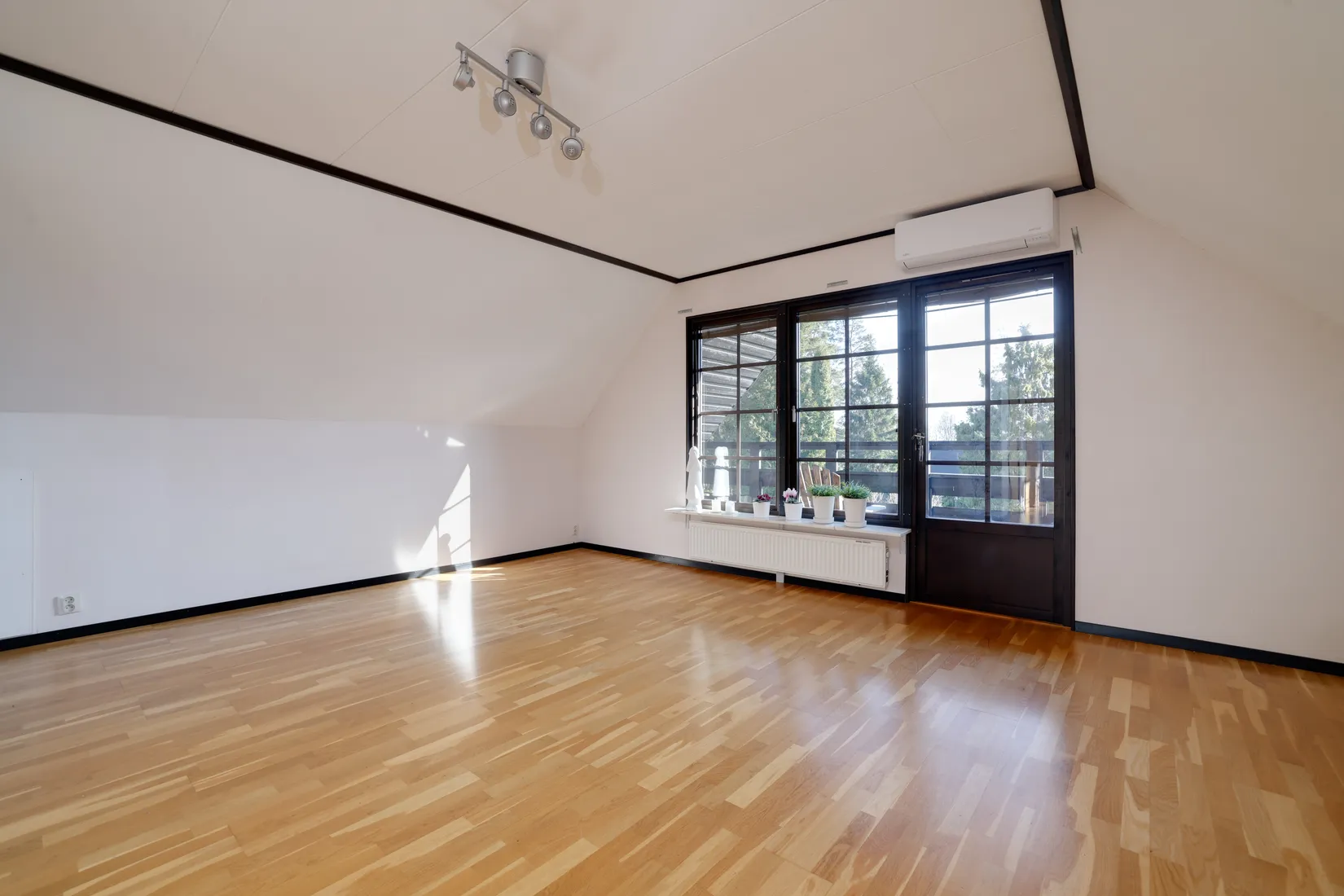 Villa, Gartzvägen 7, Haga, Kumla