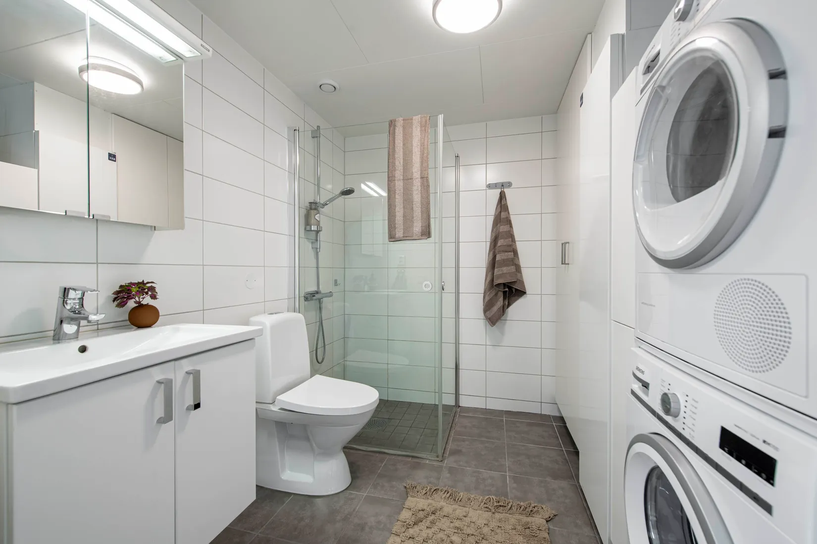 Villa, Radhus, Finlandsgatan 4, Lillhamra, Västerås