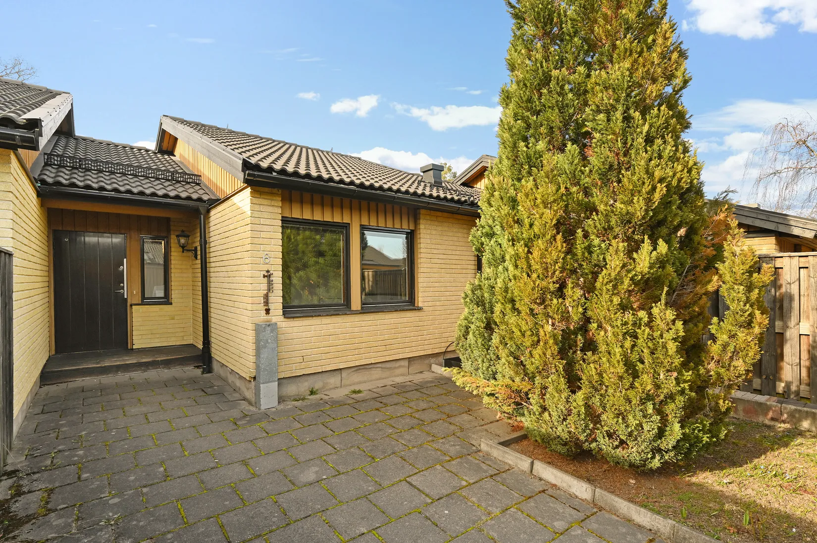 Bostadsrätt, Radhus, Lilla Björnens gränd 6, Skälby, Järfälla