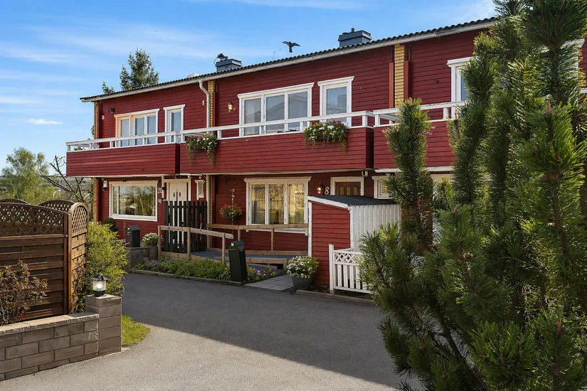 Villa, Radhus, Bullerholmsgränd 18, Skärholmen, Stockholm